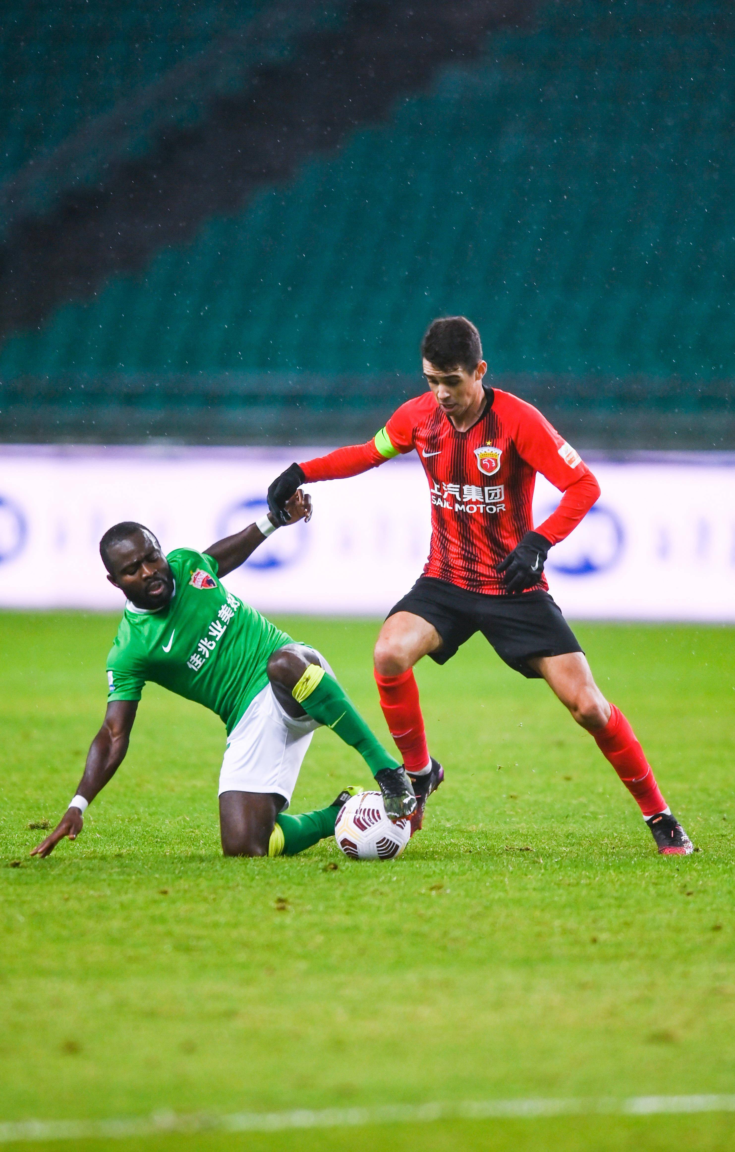 沃身穿蓝色 沃身穿蓝色